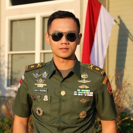 Deretan Foto Agus Harimurti Berbaju TNI Warganet Mengeluh 