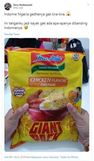 Indomie kemasan jumbo di Nigeria. (Twitter/@tey_saja)