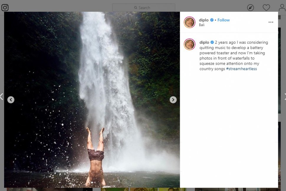 DJ Diplo Headstand di Air Terjun Bali. (instagram.com/diplo)