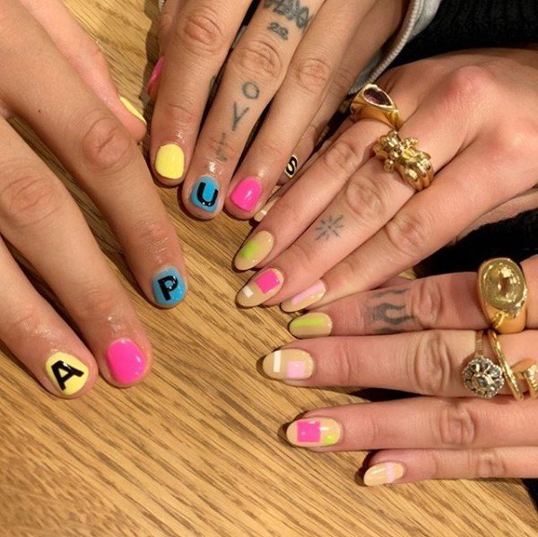 Nail Art Anwar Hadid dan Dua Lipa. (Instagram/@nailsbymei)