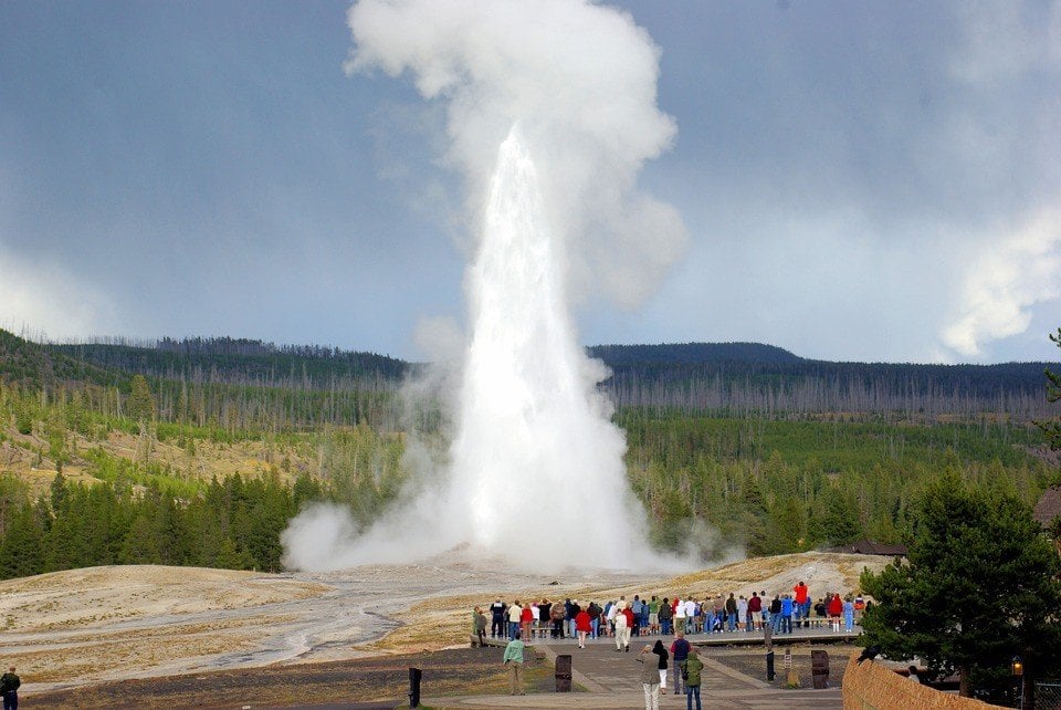 Old Faithful Geyser di Taman Nasional Yellowstone. (Pixabay/Mike Goad)