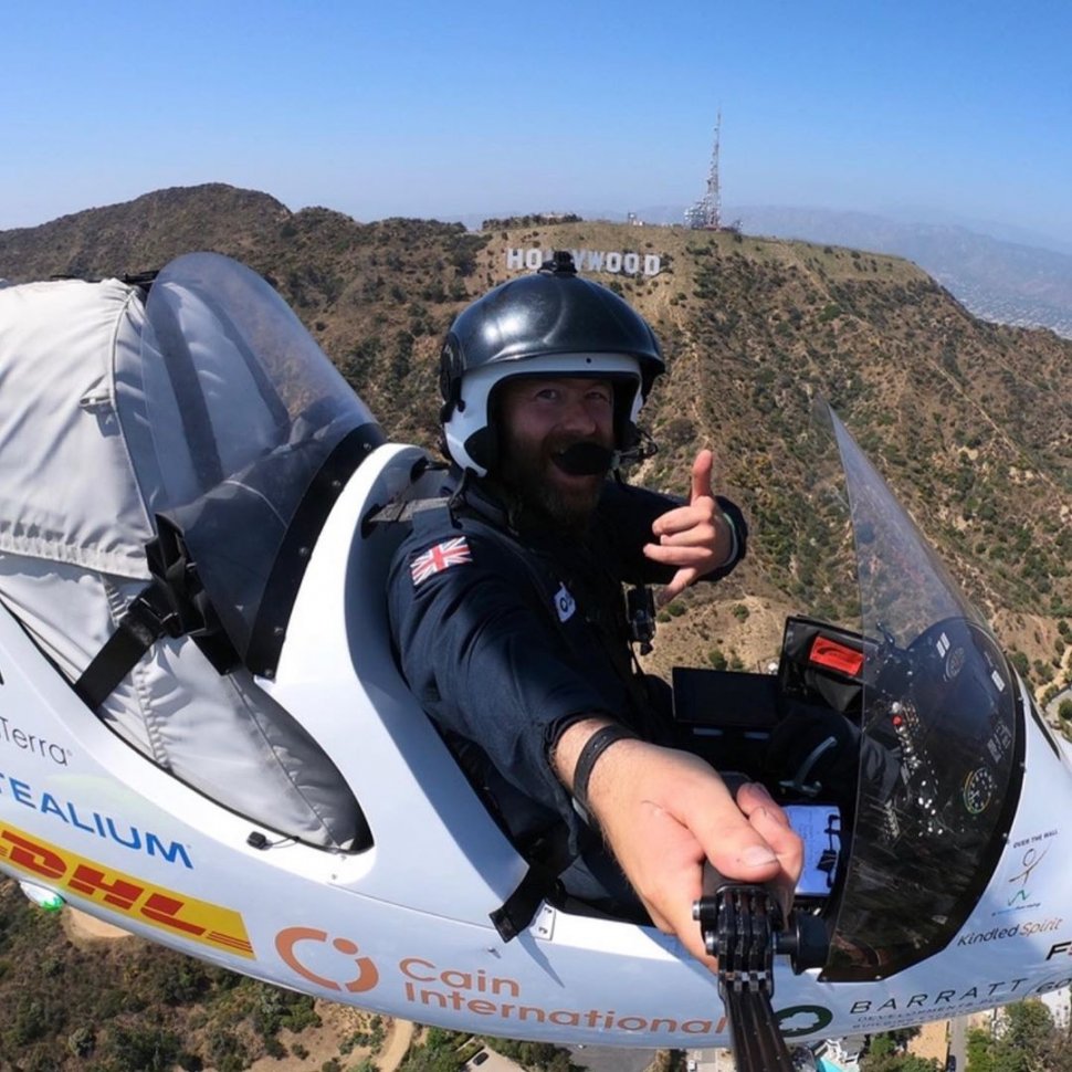 Traveler Inggris Keliling Dunia Naik Helikopter Mini (instagram.com/ketchelljames)