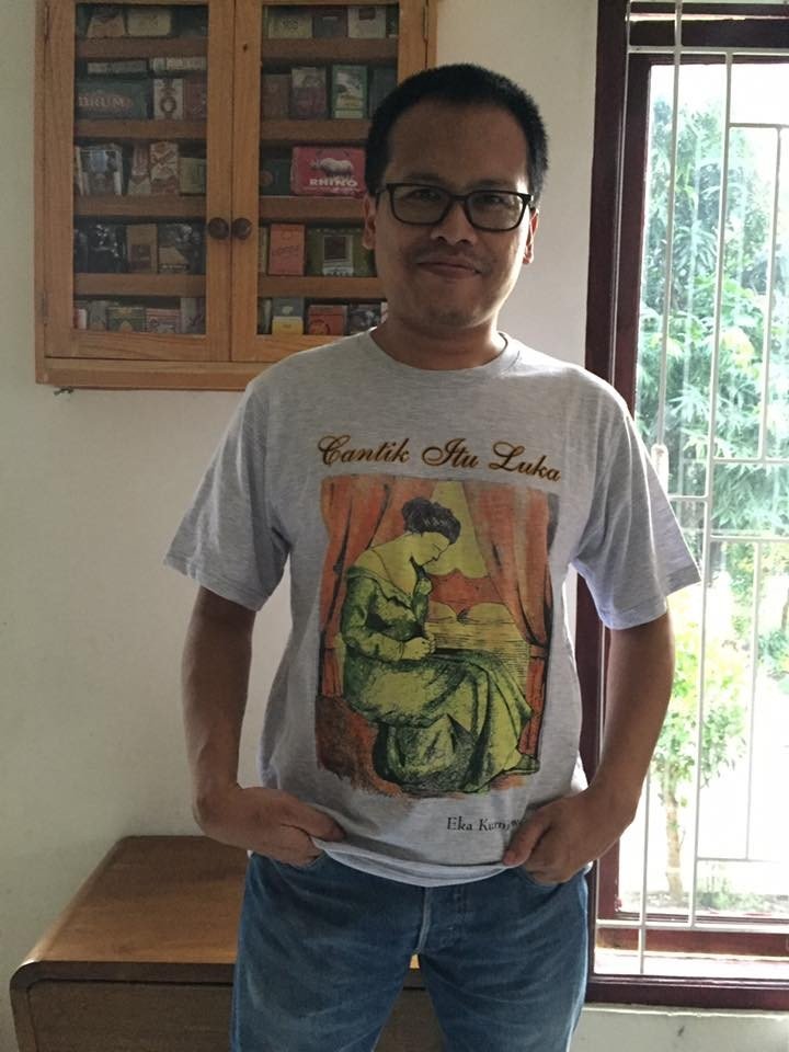 Sastrawan Eka Kurniawan menolak pemberian Anugeran Kebudayaan dan Maestro Seni Tradisi 2019 yang diberikan Kemendikbud. (Dok. Facebook/Eka Kurniawan)