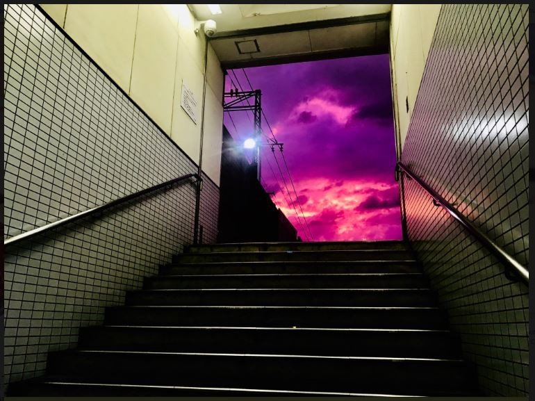 Waspada Langit  Warna Pink  Jadi Pertanda Topan di Jepang