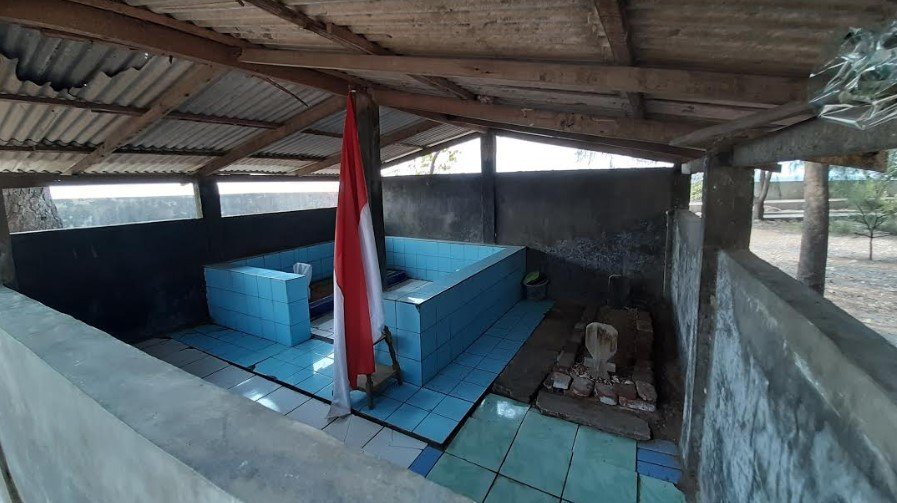 Makam keramat Sukarmaji Kartosuwiryo di Pulau Onrust. (Suara.com/Dini Afrianti Efendi)