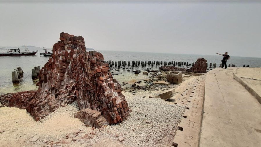 Pulau Kelor alias Pulau Kuburan. (Dini Afrianti Efendi)