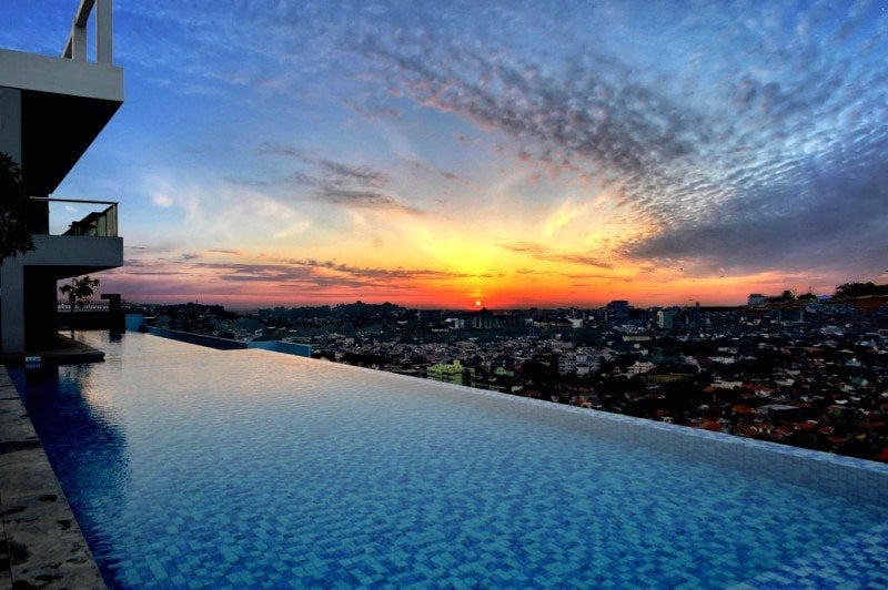 Infinity Pool Cantik Selain di Bali (starhotelsmg.com)