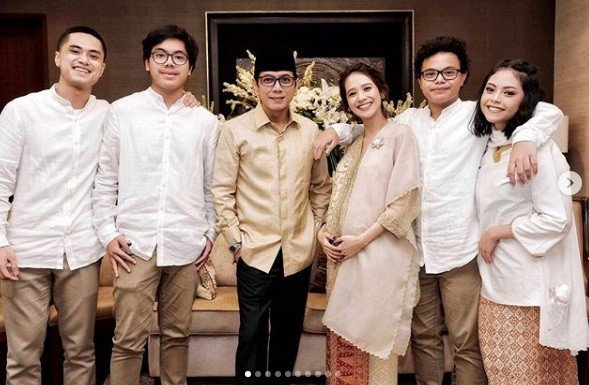 Wishnutama gelar acara syukuran tujuh bulan kehamilan Gista Putri [Instagram/gistaputri]