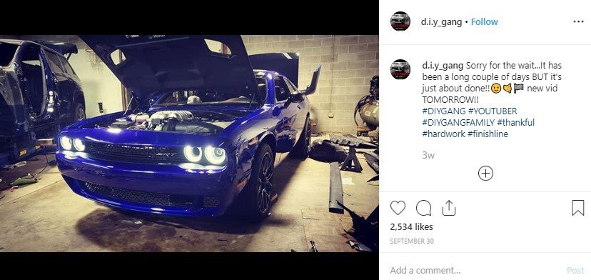 Dodge Challenger SRT Hellcat Hasil Restorasi. (Instagram/d.i.y_gang)