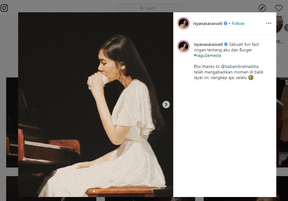 Isyana Sarasvati Bongkar Alasan Main Piano Sambil Makan Burger. (instagram.com/isyanasarasvati)