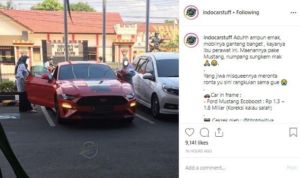 Emak-emak Pakai Mobil Ford Mustang Ecoboost. (Instagram/indocarstuff)