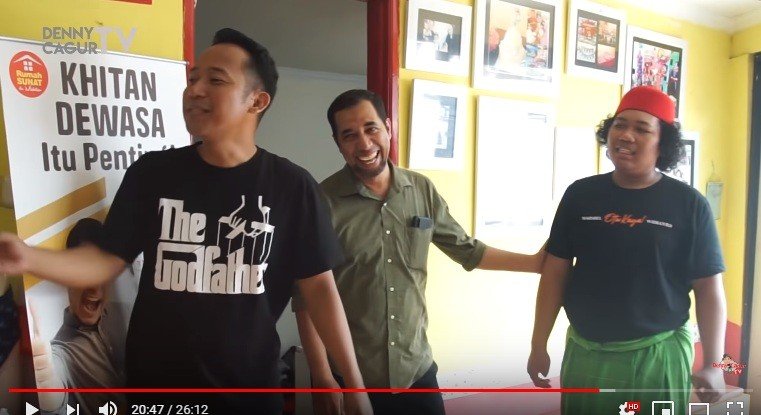 Denny Cagur antar Marshel Widianto ke rumah sunat [Youtube/Denny Cagur TV]