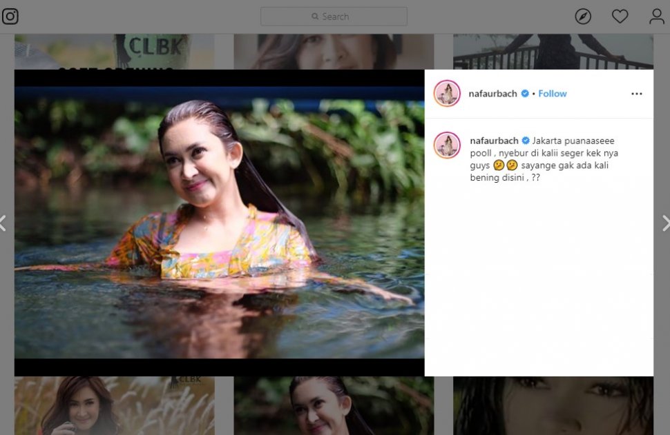 Nafa Urbach Pakai Kebaya Nyebur di Sungai. (instagram.com/nafaurbach)