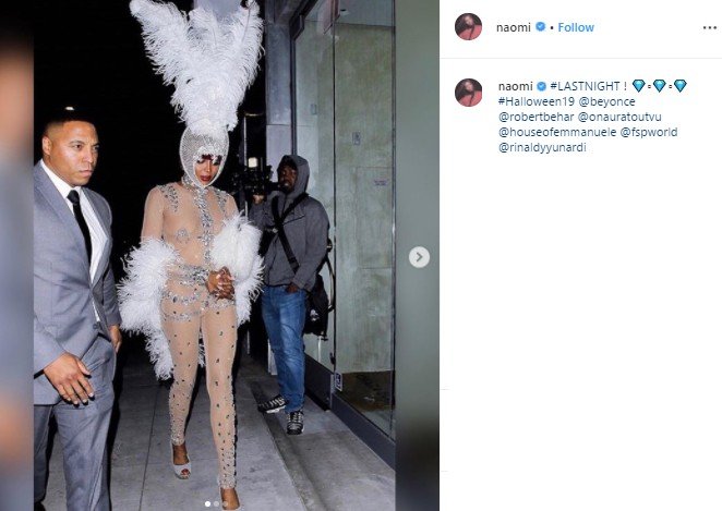 Naomi Campbell memakai karya Rinaldy Yunardi saat Halloween. (Instagram/@naomi)