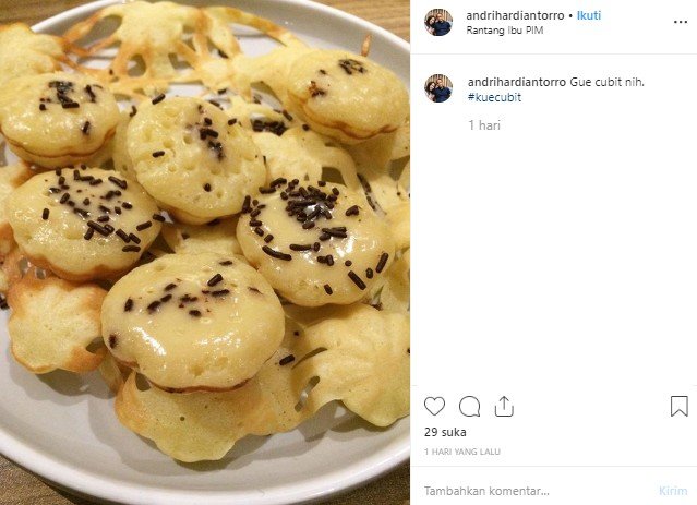 Kue cubit. (Instagram/@andrihardiantoro)