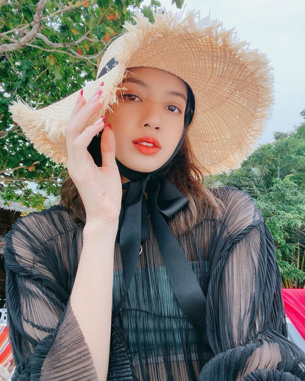 Lisa BLACKPINK saat berlibur ke kampung halamannya di Thailand. (Instagram/@lalalalisa_m)