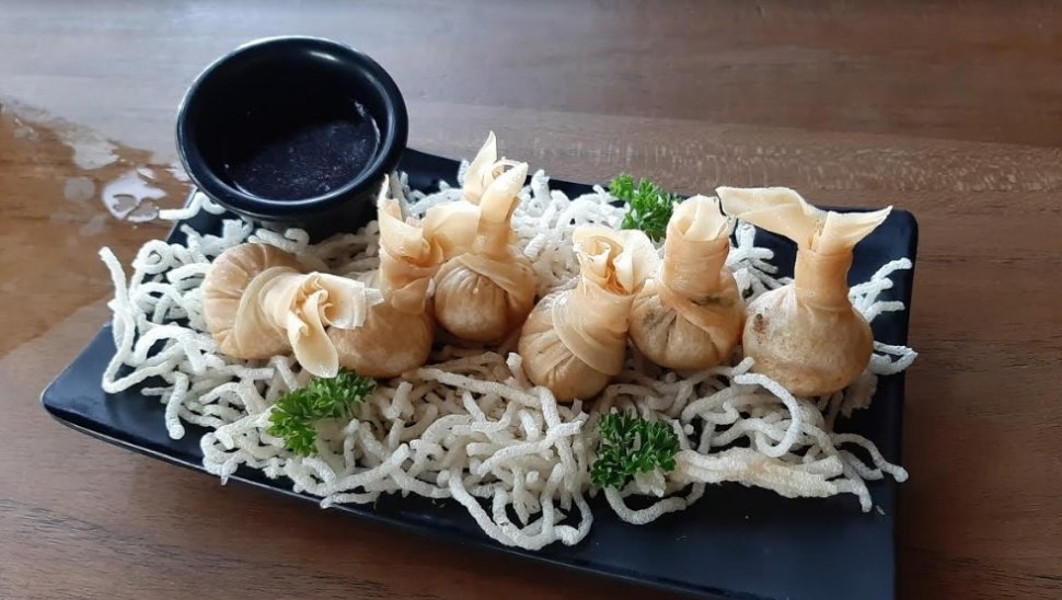 Chicken Wonton di Lyv Kitchen and Bar. (Suara.com/Dini Afrianti Efendi)