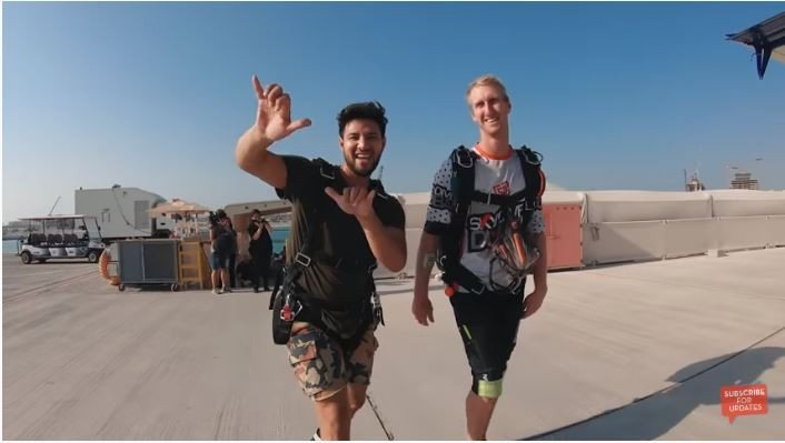 Ammar Zoni Sky Diving di Dubai (youtube.com/Aish TV)