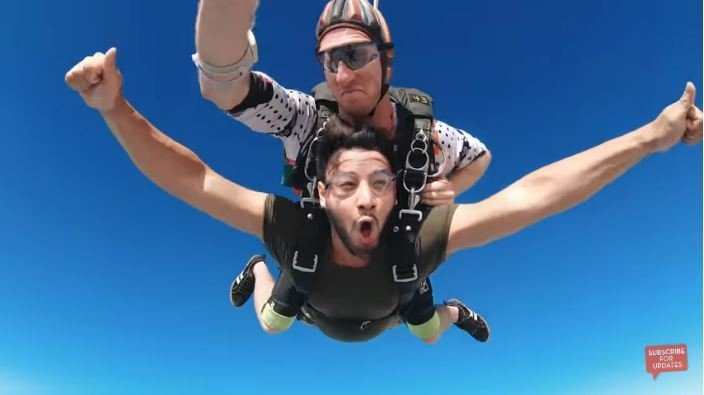 Ammar Zoni Sky Diving di Dubai (youtube.com/Aish TV)