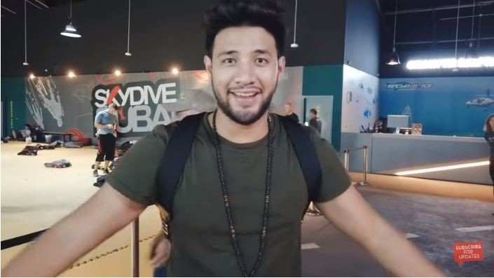 Ammar Zoni Sky Diving di Dubai (youtube.com/Aish TV)