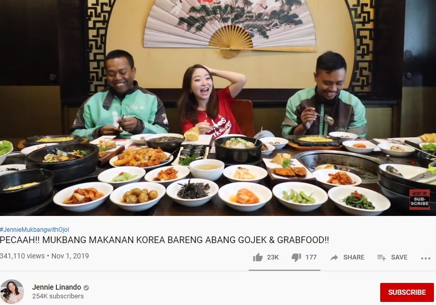 Pertama Kali Mencoba Makanan Korea, Begini Reaksi Driver Ojol. Tangkapan layar (Youtube/Jennie Linando)