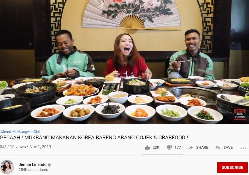 Pertama Kali Mencoba Makanan Korea, Begini Reaksi Driver Ojol. Tangkapan layar (Youtube/Jennie Linando)