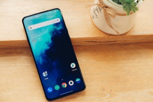 Ponsel OnePlus 7T Pro. [Shutterstock]