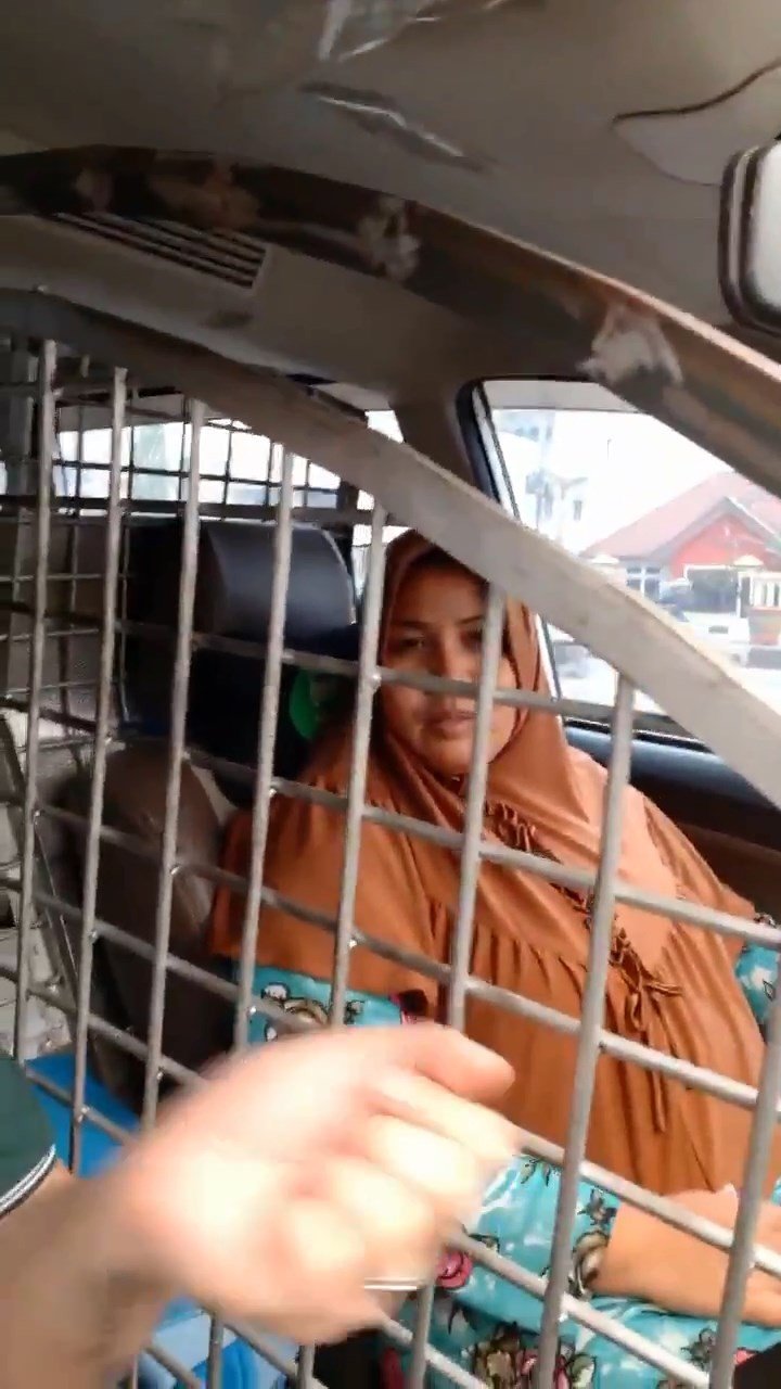 Sopir Taksol Wanita Tambahkan Terali di Dalam Mobil Untuk Mencegah Begal. (Twitter/FrankyPaulus86)