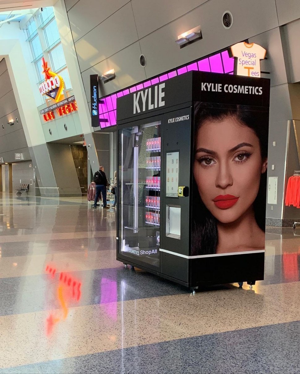 Vanding machine Kylie Cosmetics. (Instagram/@kyliejenner)