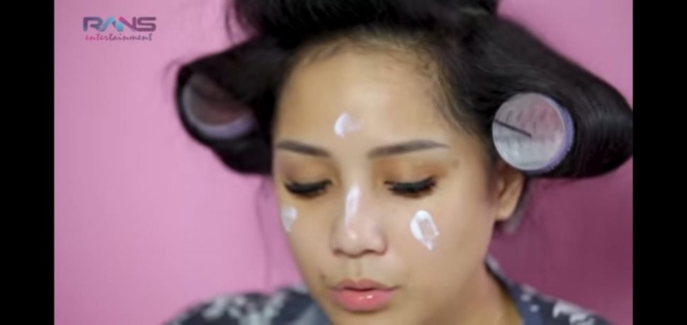 Makeup sehari-hari Nagita Slavina. (Youtube/RANS Entertainment)