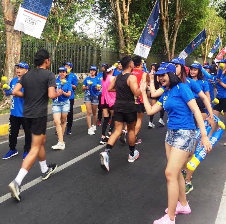 Cegah dehidrasi saat mengikuti Borobudur Marathon 2019 dengan minuman isotonik Isoplus. (Dok. Isoplus)