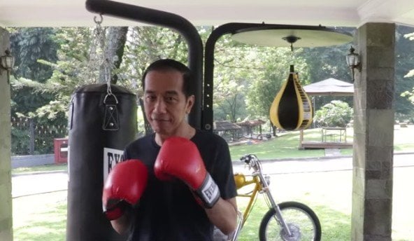 Presiden Jokowi latihan tinju (YouTube)