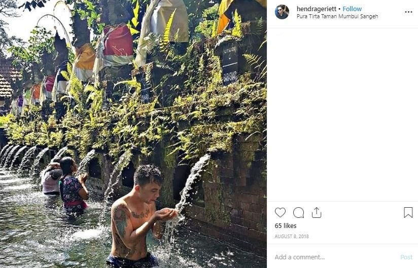 Pura Tirta Taman Mumbul di Bali. (Instagram/@hendrageriett)