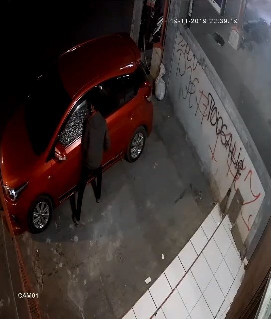 Pencurian Barang di Mobil dengan Modus Memecahkan Kaca di Kranji, Bekasi. (Facebook)