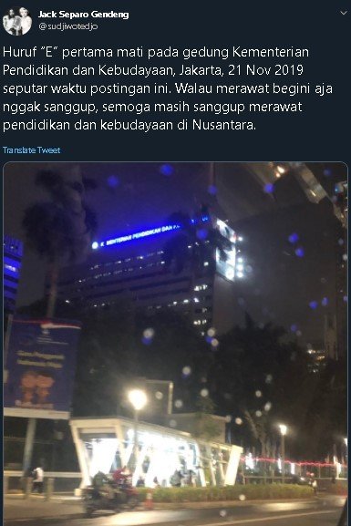 Cuitan Sudjiwo Tedjo soal tulisan di Gedung Kemdikbud. (Twitter/@sudjiwotedjo)