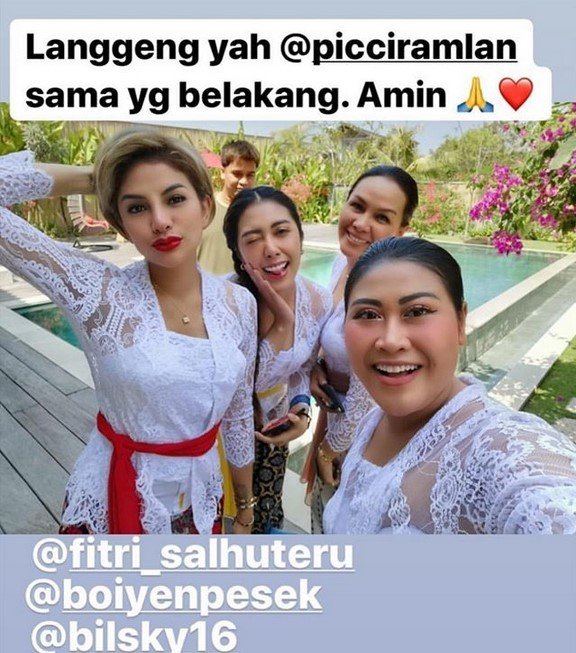 Nikita Mirzani bersama Boyen, Fitri Salhuteru, Picci Ramlan dan Billy Syahputra. [Instagram]