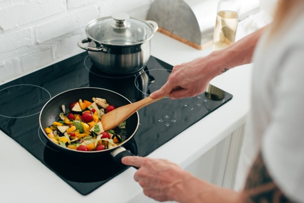 Memasak dengan Kompor Listrik. (Shutterstock)