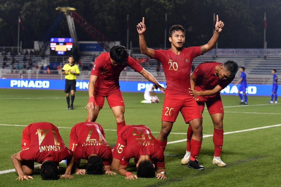 Pemain Timnas U-22 Indonesia Osvaldo Haay (kedua kanan) melakukan selebrasi bersama rekannya usai mencetak gol ke gawang Timnas Thailand dalam pertandingan Grup B SEA Games 2019 di Stadion Rizal Memorial, Manila, Filipina, Selasa (26/11/2019). Indonesia menang 2-0 atas Thailand. ANTARA FOTO/Sigid Kurniawan/aww.