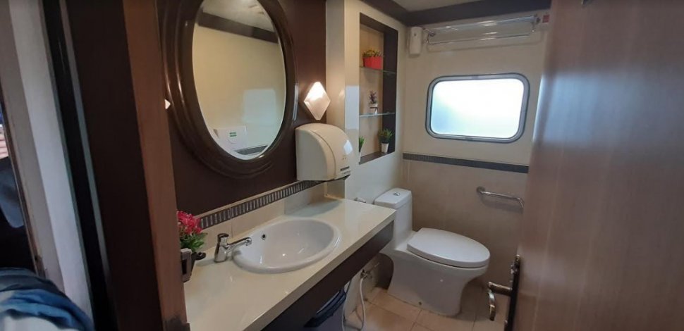 Kamar Mandi di Kereta Wisata. (Suara.com/Dini Afrianti Efendi)