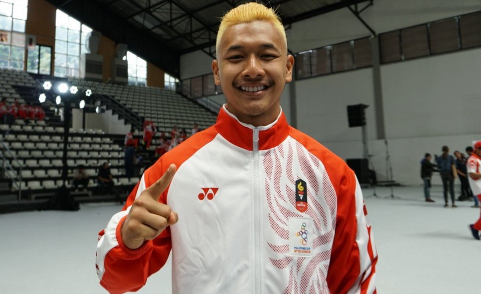 Pesilat Hanifan Yudani Kusumah saat menghadiri prosesi pengukuhan kontingen Indonesia menuju SEA Games 2019 di Basket Hall Senayan, Jakarta, Rabu (27/11/2019). [Suara.com/Arief Apriadi]