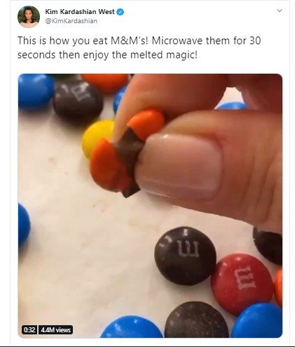 Kim Kardashian bagikan tips agar M&M's rasanya semakin enak. (Twitter/KimKardashian)