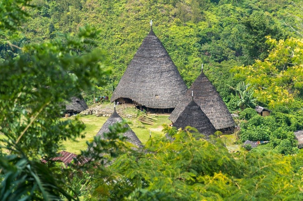 Desa Wae Rebo, Flores, Nusa Tenggara Timur. (RedDoorz)