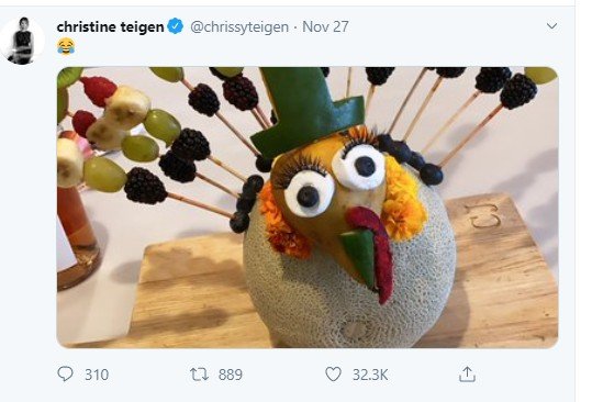 Kalkun buah buatan Chrissy Teigen. (Twitter/@chrissyteigen)