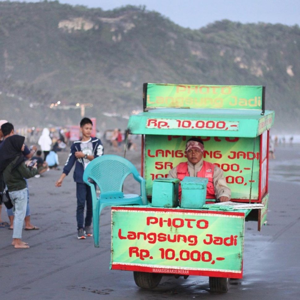 Unik, Jasa Foto di Pantai Parangtritis Ini Gunakan ATV untuk Cari Pelanggan - Suara.com