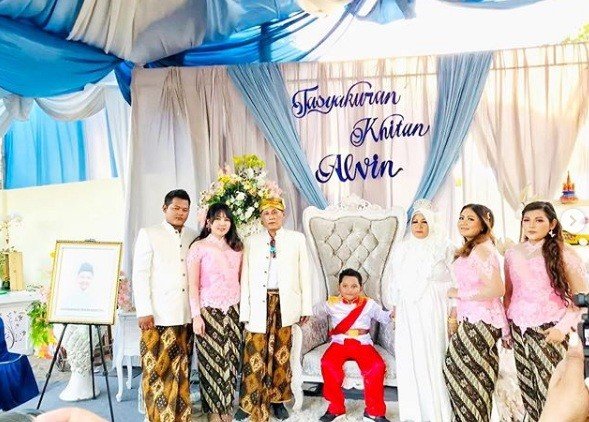 Via Vallen gelar pesta khitan adik [Instagram]