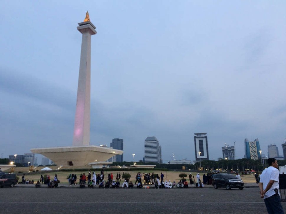 Suasana Kawasan Monas jelang Reuni 212 yang akan dilangsungkan pada Senin (2/12/2019). [Suara.com/Novian Ardiansyah]