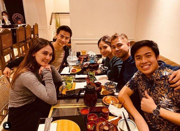 Luna Maya makan malam dengan Ryochin [Instagram]