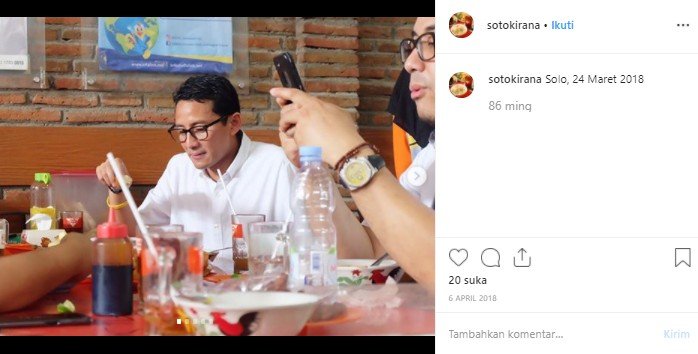 Sandiaga Uno saat menikmati sajian Soto Kirana di Solo. (Instagram/@sotokirana)