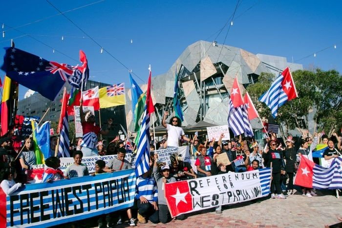 Aksi pendukung Papua Merdeka menuntut referendum di Federation Square, Melbourne, pada 15 September 2019. [ABC]