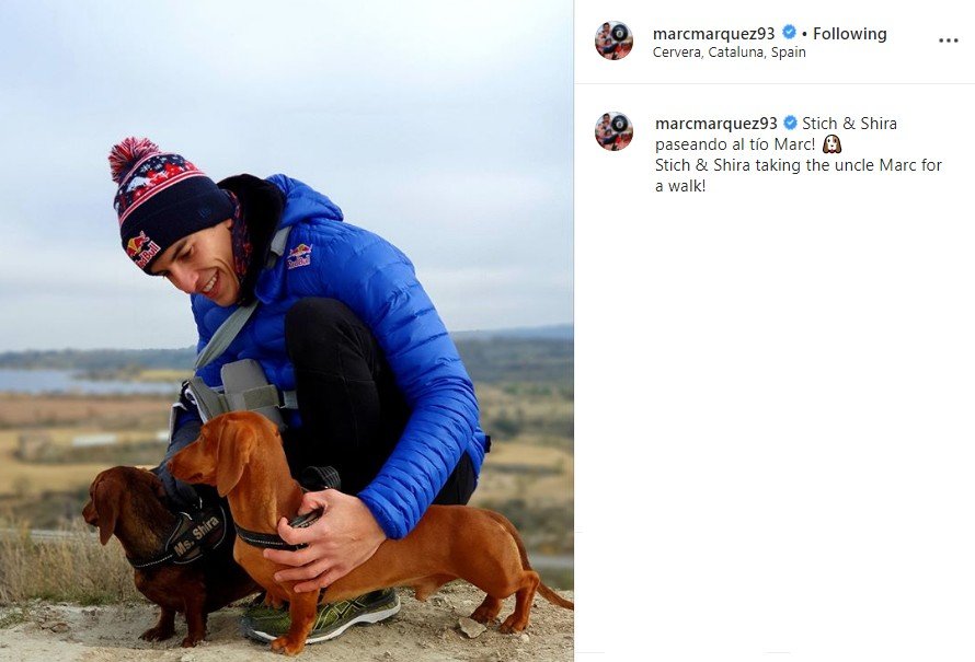 Beda cara liburan antaran Valentino Rossi dan Marc Marquez. (Instagram)